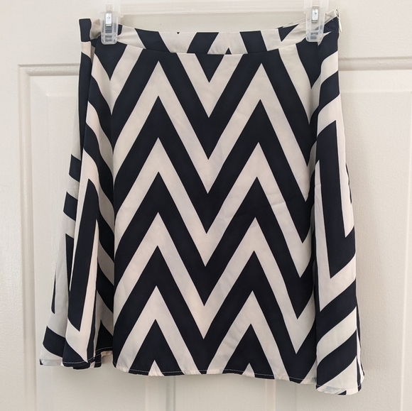 Francesca’s Bubble Chevron Pattern Medium, A Line, Blue and White NWT - Picture 3 of 10